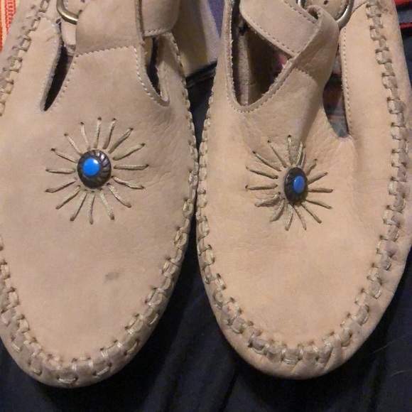 Boho Vintage moccasins hand stitched - Picture 2 of 9